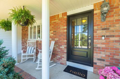 147 Pepperidge Rd, Oakdale, NY 11769-2136