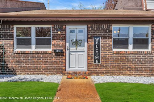 144 Greenwood Loop Rd, Bricktown, NJ 08724-1258