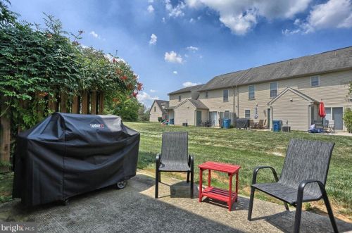 394 Stonehedge Ln, Navy Sup Dpt PA  17055-7012 exterior