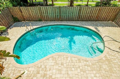 1666 Middle Gulf Dr, Sanibel FL  33957-6307 exterior