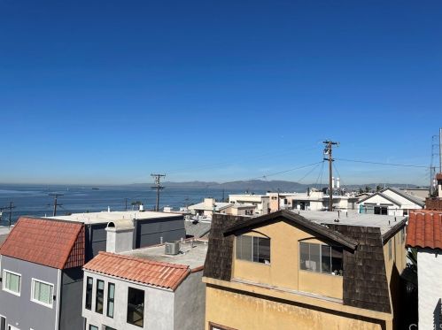 220 43rd St, Manhattan Beach, CA 90266-3009