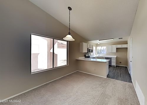 9901 Woodstone Trl, Tucson, AZ 85742-8913