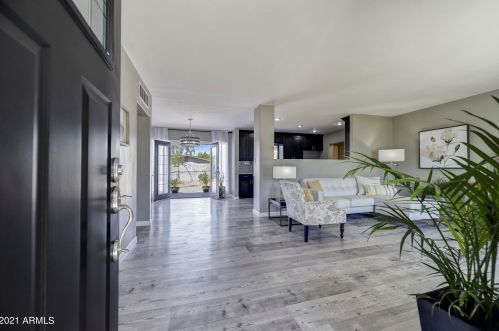 3832 35th St, Phoenix, AZ 85018-5102