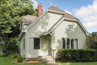 612 8th St, Nevada, IA 50201-2310
