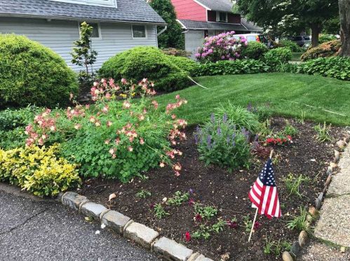18 Middle Ln, Westbury, NY 11590-6308