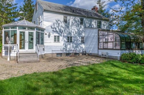 353 Hussey Rd, Mount Vernon NY  10552-2305 exterior