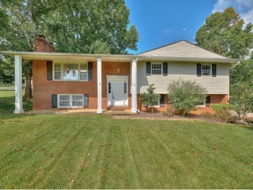 906 Edgewood Cir, Kingsport, TN 37663-2740