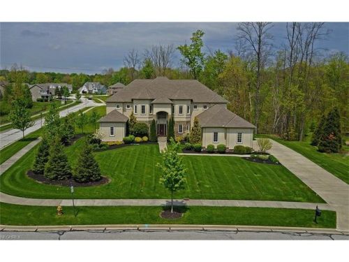 37815 Flanders Dr, Cleveland, OH 44139-6715