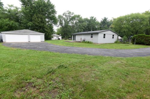 4080 Howard St, Hobart, IN 46342-1615