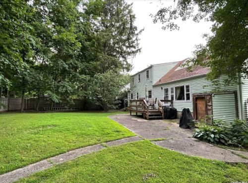 15 Richwood Pl, Huntington Station NY 11746-3228 exterior