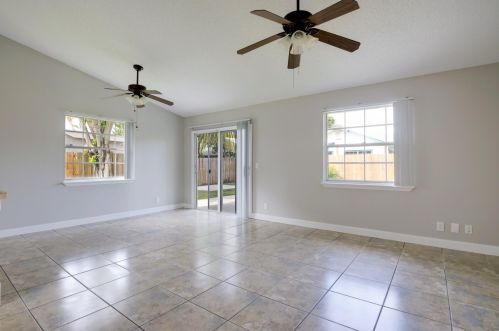 5035 El Claro Cir, West Palm Beach, FL 33415-2772