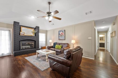 7521 Dana Ln, Fort Worth, TX 76182-4551