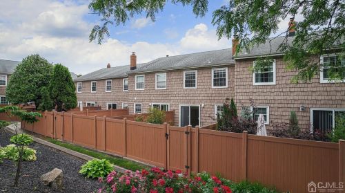 90 Wick Dr, Perth Amboy NJ  08863-1444 exterior