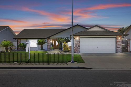 8195 Ellington Ave, Hilmar, CA 95324-9069