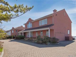 1111 Harbor Rd, Hewlett NY  11557-2622 exterior