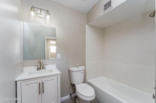 8801 Shiloh Pl, Tucson AZ  85710-2912 exterior