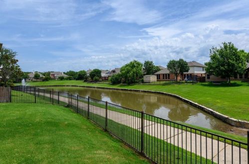 2112 Huron Cir, Denton TX  76210-2951 exterior