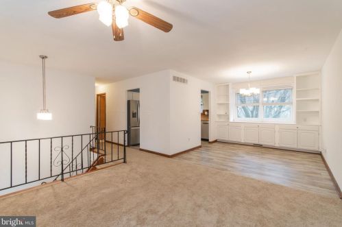 136 Lloyd Ave, Downingtown PA  19335-2239 exterior