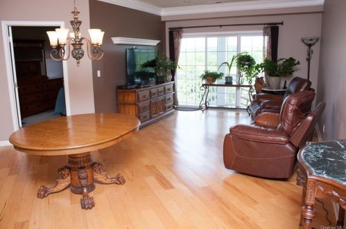 1913 Saratoga Ln, Fishkill, NY 12524-4956