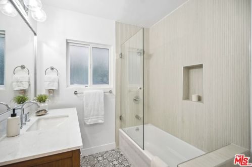 3351 Wrightwood Dr, North Hollywood CA  91604-3939 exterior