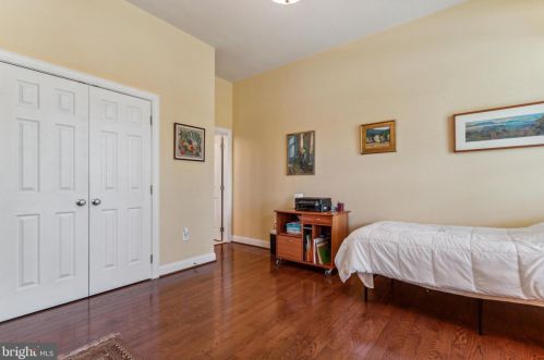 8373 Pedigrue Ct, Gainesville VA  20155-3240 exterior