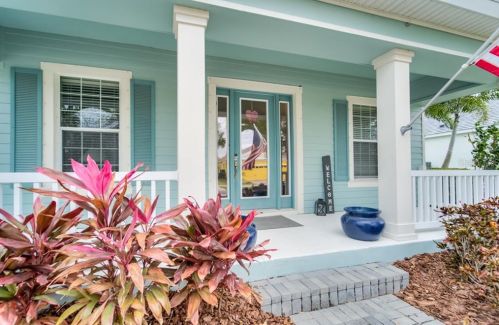 720 Manns Harbor Dr, Ruskin, FL 33572-3394