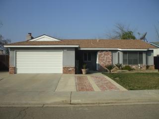 3055 El Capitan Ave, Fresno, CA 93722-4654