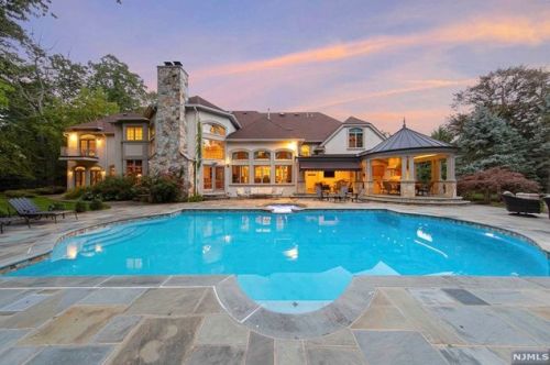 878 Seneca Rd, Franklin Lakes NJ  07417-2825 exterior