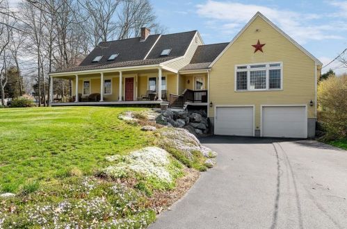 335 Abbey Dr, Cumberland, RI 02864-4637