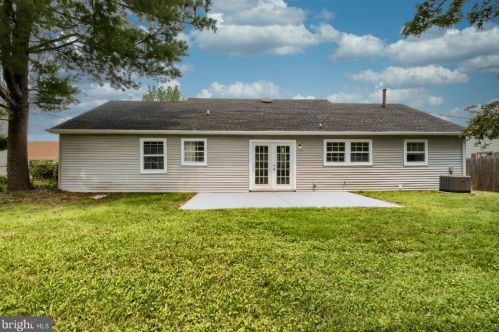 37 Needlepoint Ln, Willingboro NJ  08046-1918 exterior