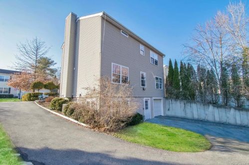 47 Wood St, Poughkeepsie, NY 12603-4411