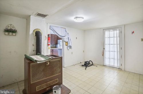 33456 Old Valley Pike, Strasburg VA  22657-3702 exterior