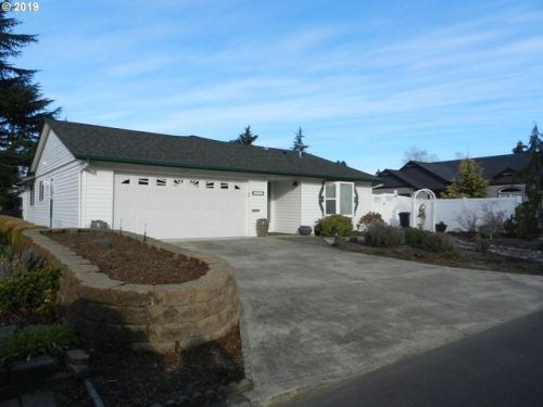 855 Cascade Dr, Woodburn, OR 97071-3142