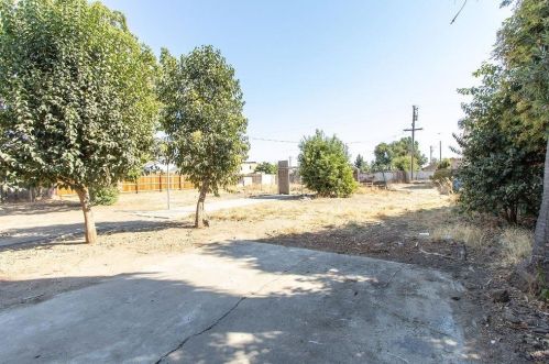 2950 Sierra St, Riverbank CA  95367-2230 exterior