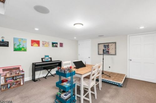 127 Hillside Ave, Bedminster NJ  07921-2516 exterior