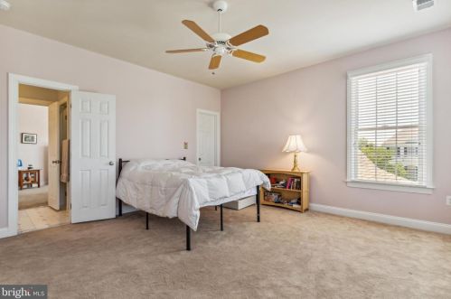 8373 Pedigrue Ct, Gainesville VA  20155-3240 exterior