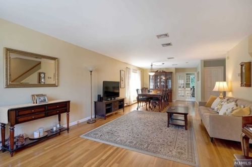 224 Lawton Ave, Cliffside Park NJ  07010-2406 exterior