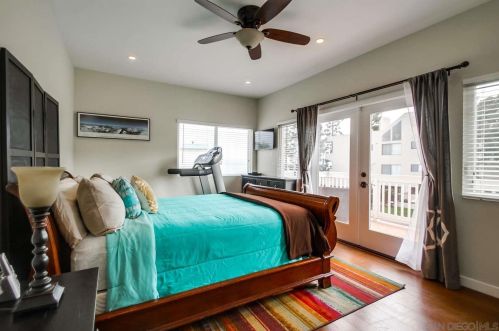 1760 La Playa Ave, San Diego CA 92109-6526 exterior