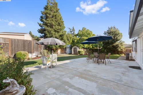 7793 Peppertree Rd, Pleasanton CA  94568-1348 exterior