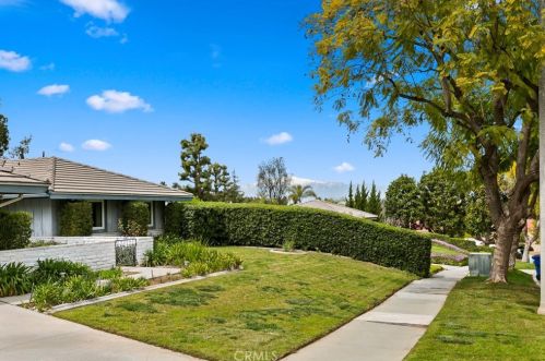 5576 Inner Circle Dr, Riverside CA  92506-3617 exterior