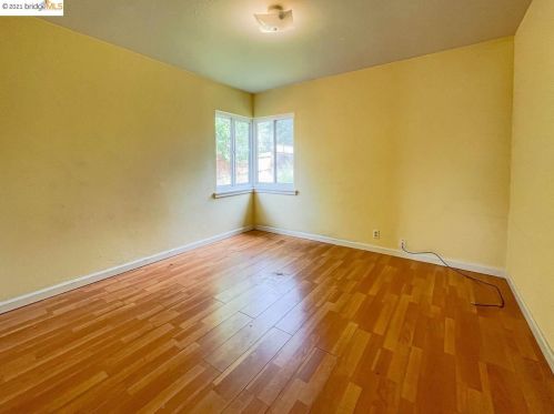 1347 Highland Blvd, Hayward, CA 94542-1102
