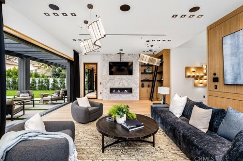 4508 Haskell Ave, Van Nuys CA  91436-3148 exterior