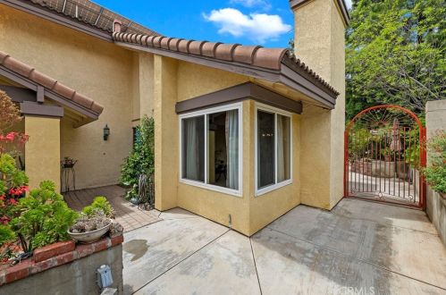 5807 Greens Dr, Riverside CA  92509-7327 exterior