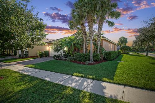9701 Glenbrook Dr, Fort Pierce, FL 34987-2407