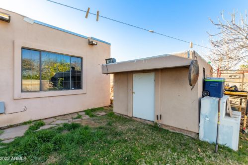 3319 61 St, Phoenix AZ 85033-4112 exterior