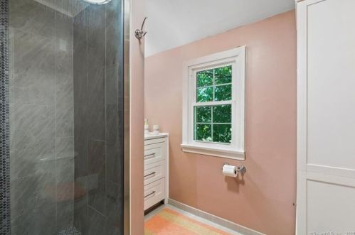 378 Chestnut Hill Ave, Waterbury CT  06704-1616 exterior