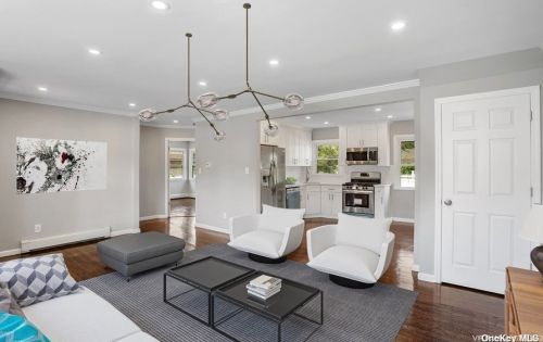 759 Van Buren Ave, West Islip NY  11795-1337 exterior