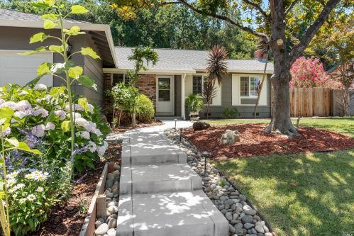 1590 Cunningham Way, Santa Rosa CA  95403-2342 exterior