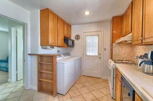 10422 Ponder St, Cypress CA  90630-4462 exterior