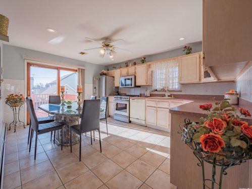 9 Old Broadway, New Hyde Park NY  11040-5012 exterior